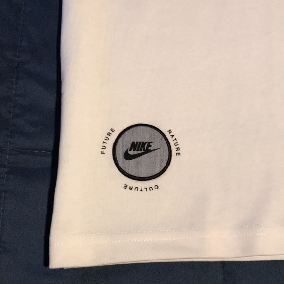 Nike Purpose Moves Us T-shirt - Picture 8 of 10